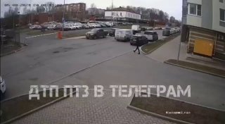 -В-Петрозаводске-водитель-набросился-на-пешехода,-который-мешал-ему-проехать….